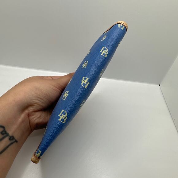 DOONEY & BOURKE Blue and Tan Signature Checkbook Wallet & Sunglasses holder - Picture 5 of 11